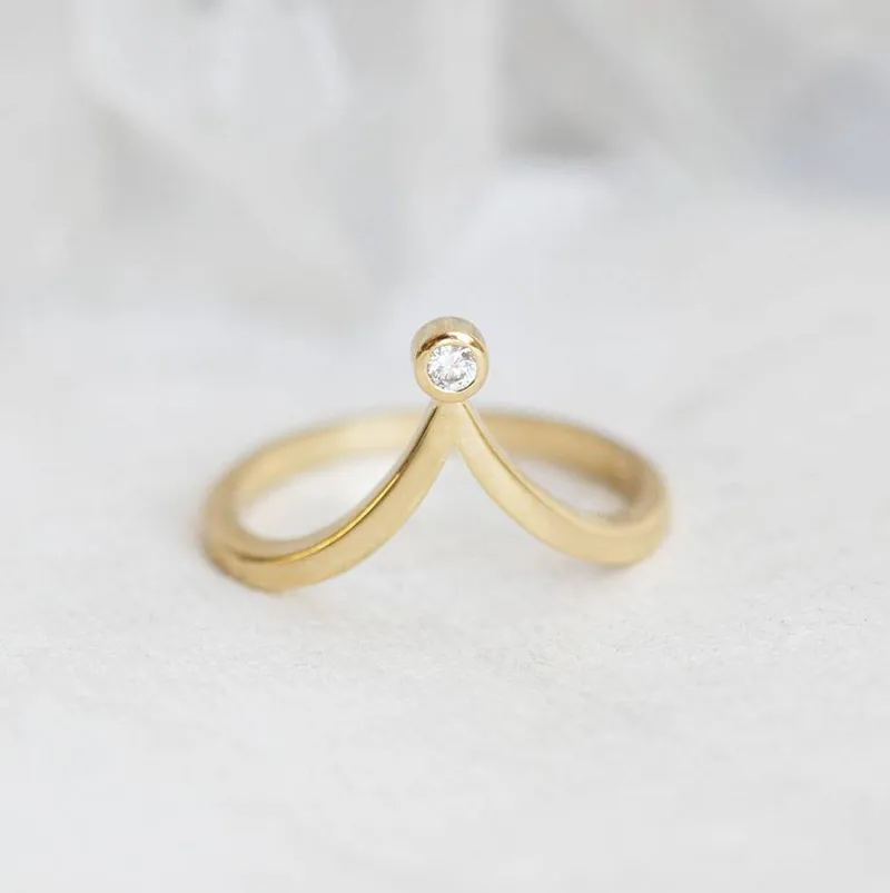 V-Shaped Curved Diamond Nesting Ring vy 3