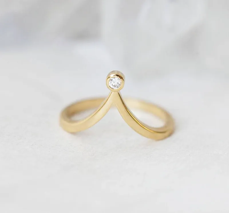 V-Shaped Curved Diamond Nesting Ring vy 4