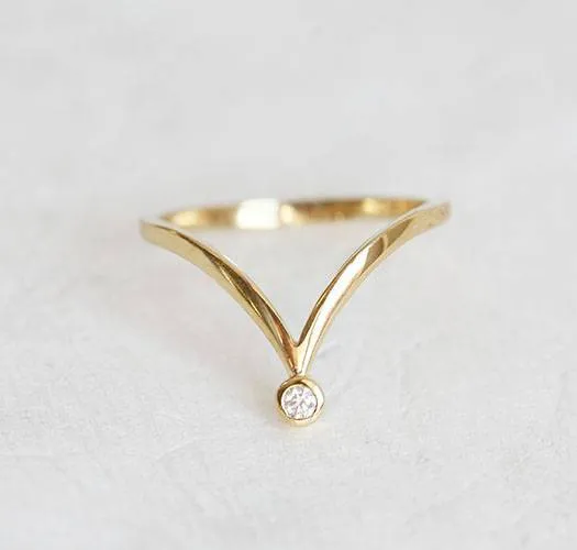 V-Shaped Curved Diamond Nesting Ring vy 6