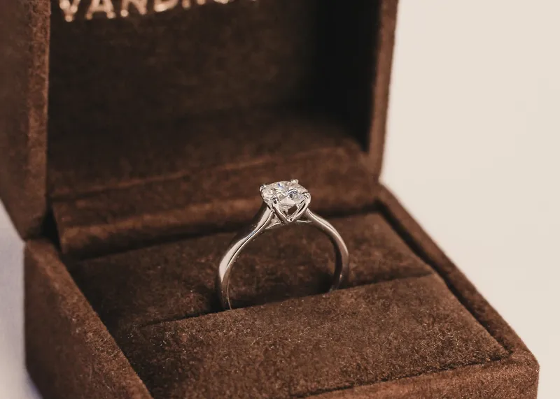 ABIGAIL round cut engagement ring