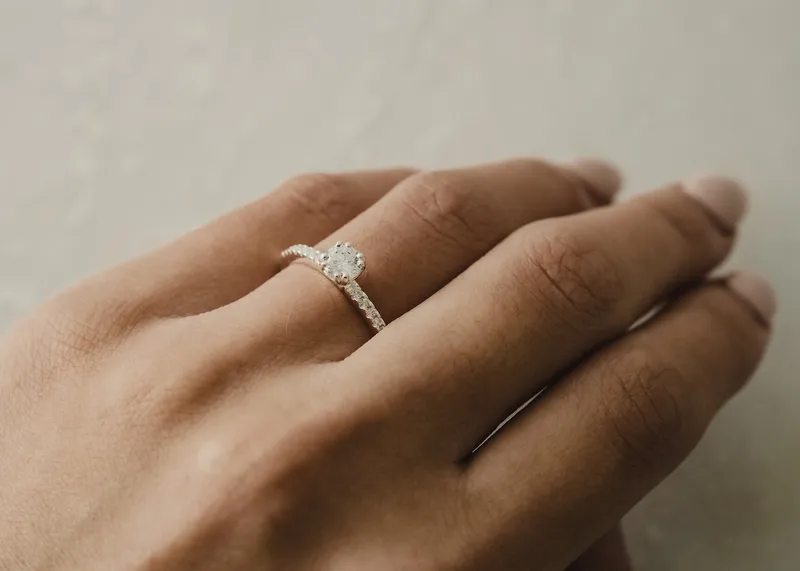 FLORENCE round cut engagement ring