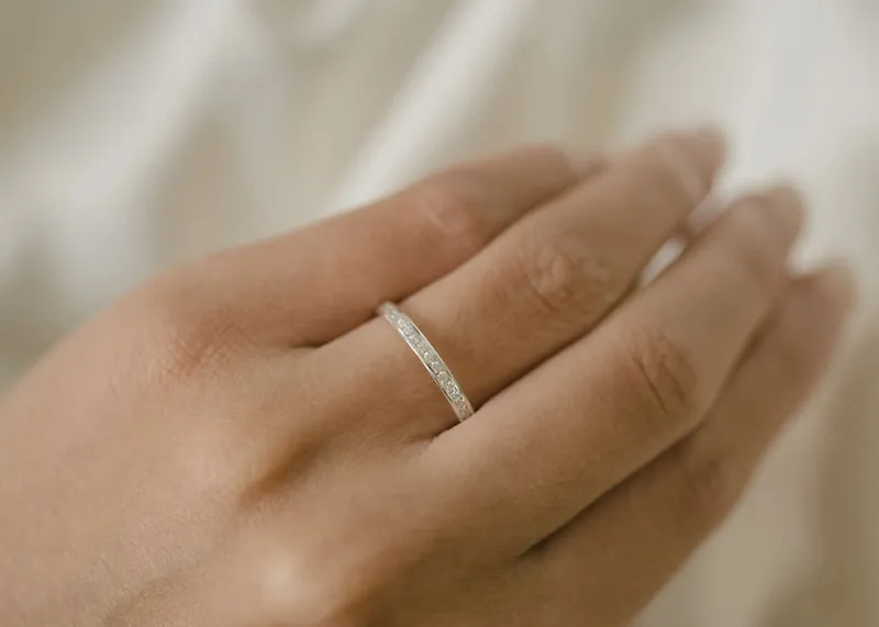 INGRID round cut engagement ring