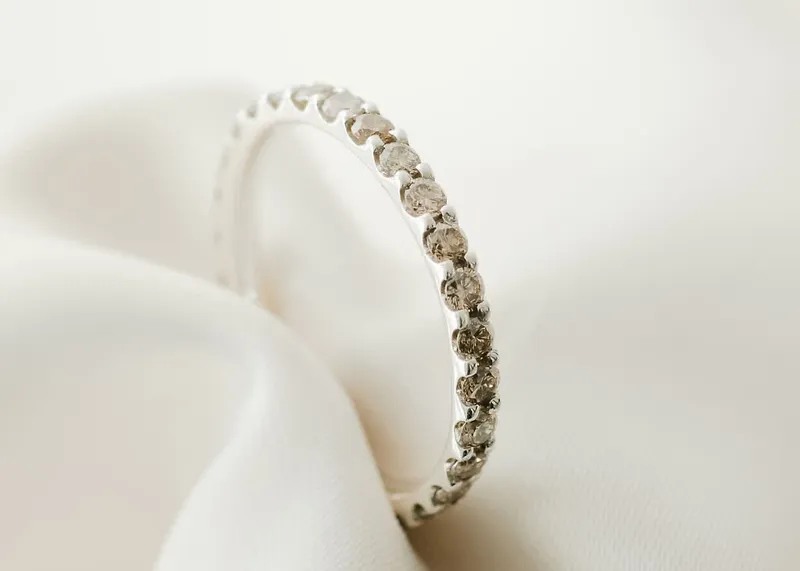 LUNETTE diamond round cut engagement ring