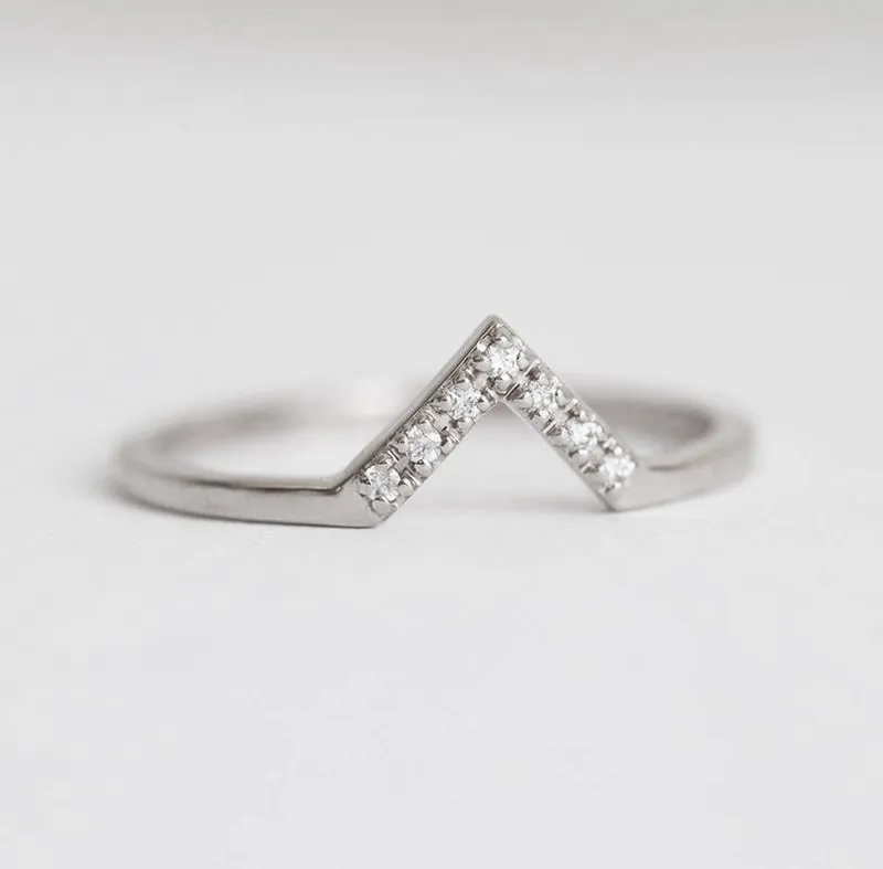 White Diamond Ring, V Diamond Band vy 12