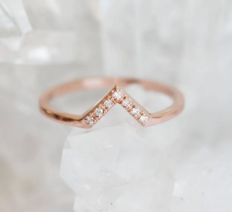 White Diamond Ring, V Diamond Band vy 3