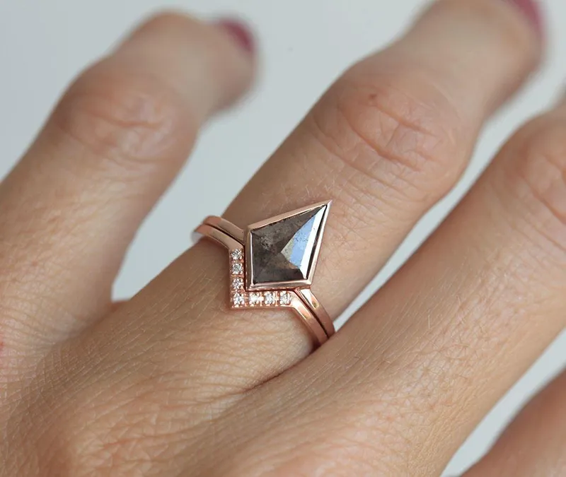 White Diamond Ring, V Diamond Band vy 5