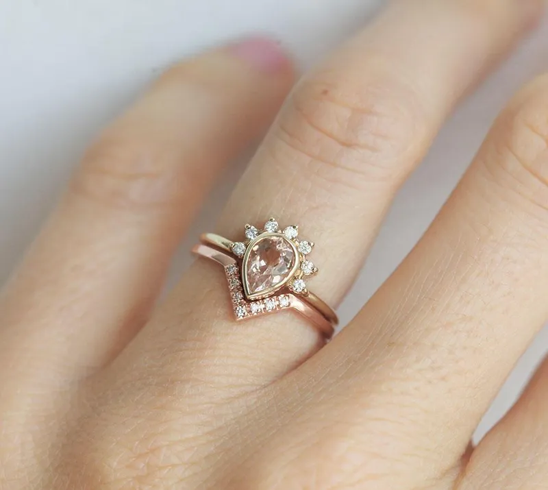 White Diamond Ring, V Diamond Band vy 6