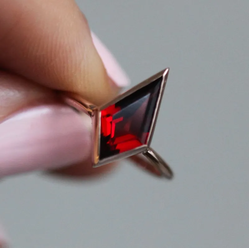 Zara Kite Garnet Ring vy 3