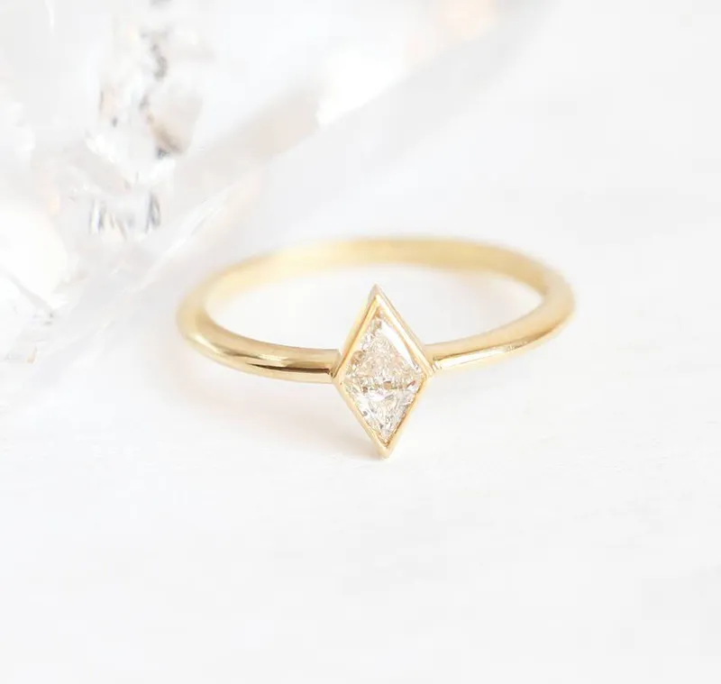 Zoya Diamond Ring vy 6