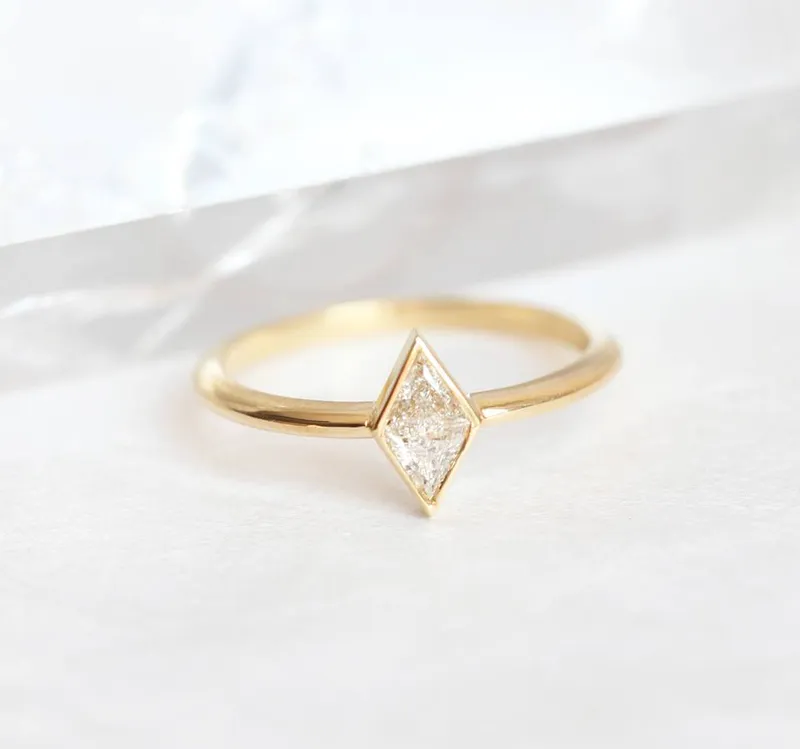 Zoya Diamond Ring vy 7