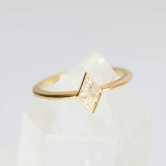 Zoya Diamond Ring vy 8
