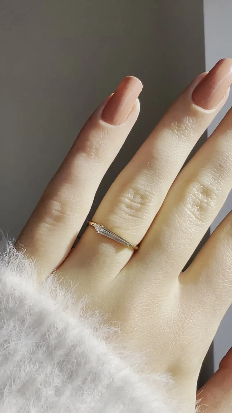 CLEMENTINE BAGUETTE DIAMOND RING vy 6
