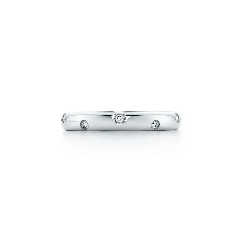 Etoile Diamond Ring round cut engagement ring in platinum