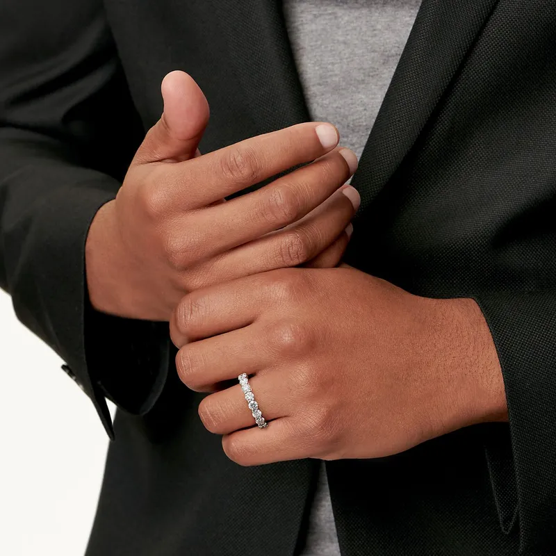 Tiffany Forever Band Ring in Platinum with a Full Circle of Diamonds, 3.7 mm vy 3
