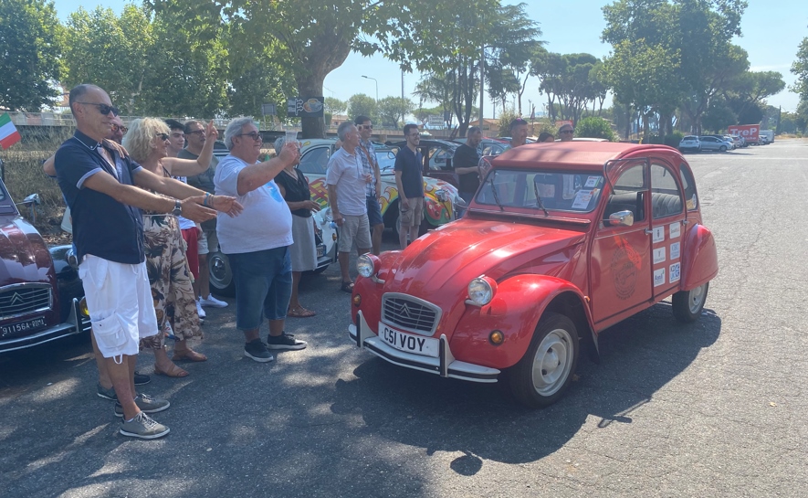 AIMAK members welcome the 2CV to Castel Gandolfo.