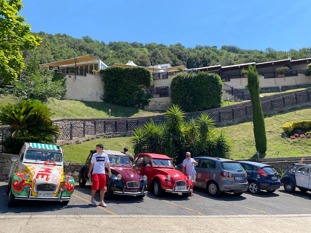 Italian 2CV owners prepare for the trip to Castel Gandolfo.