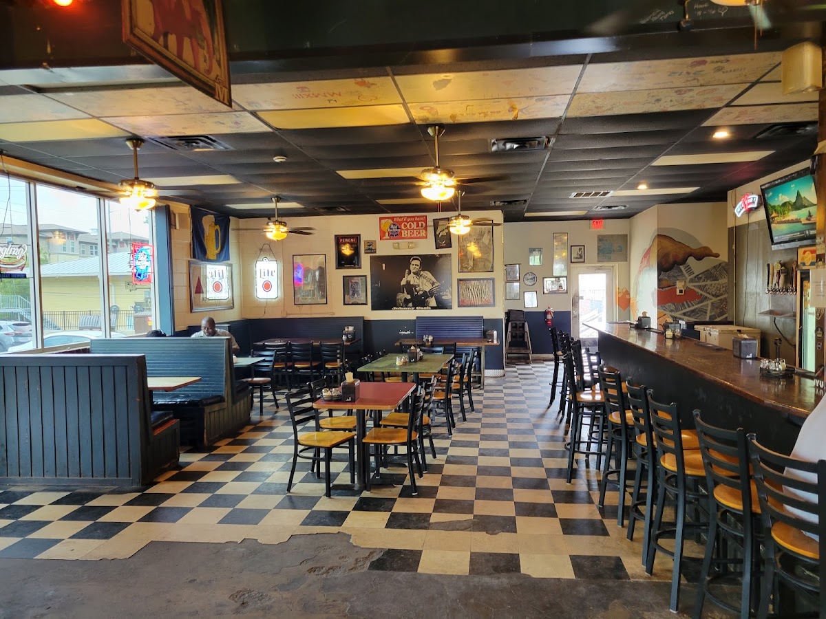 Momo's Pizza - Tennessee Street