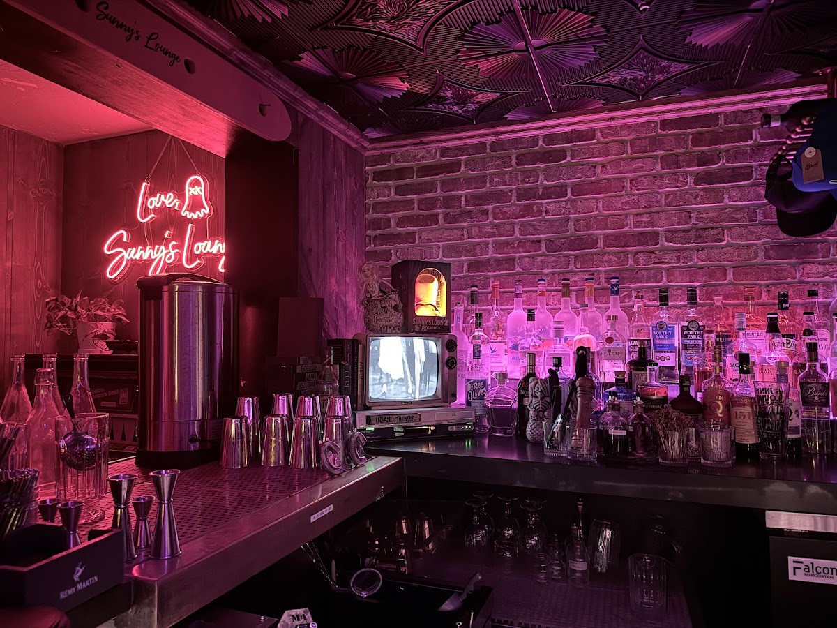 Sunny's Lounge