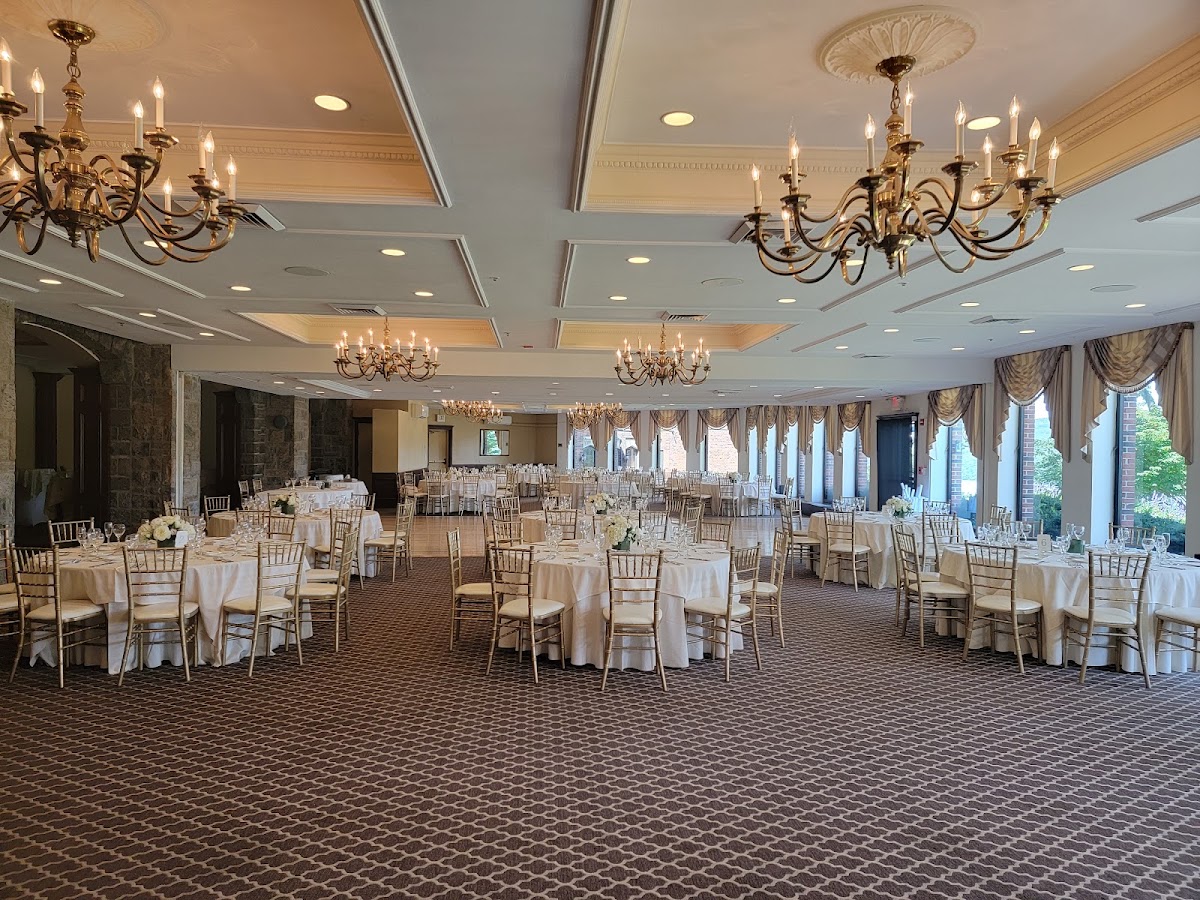 MacArthur's Riverview Restaurant