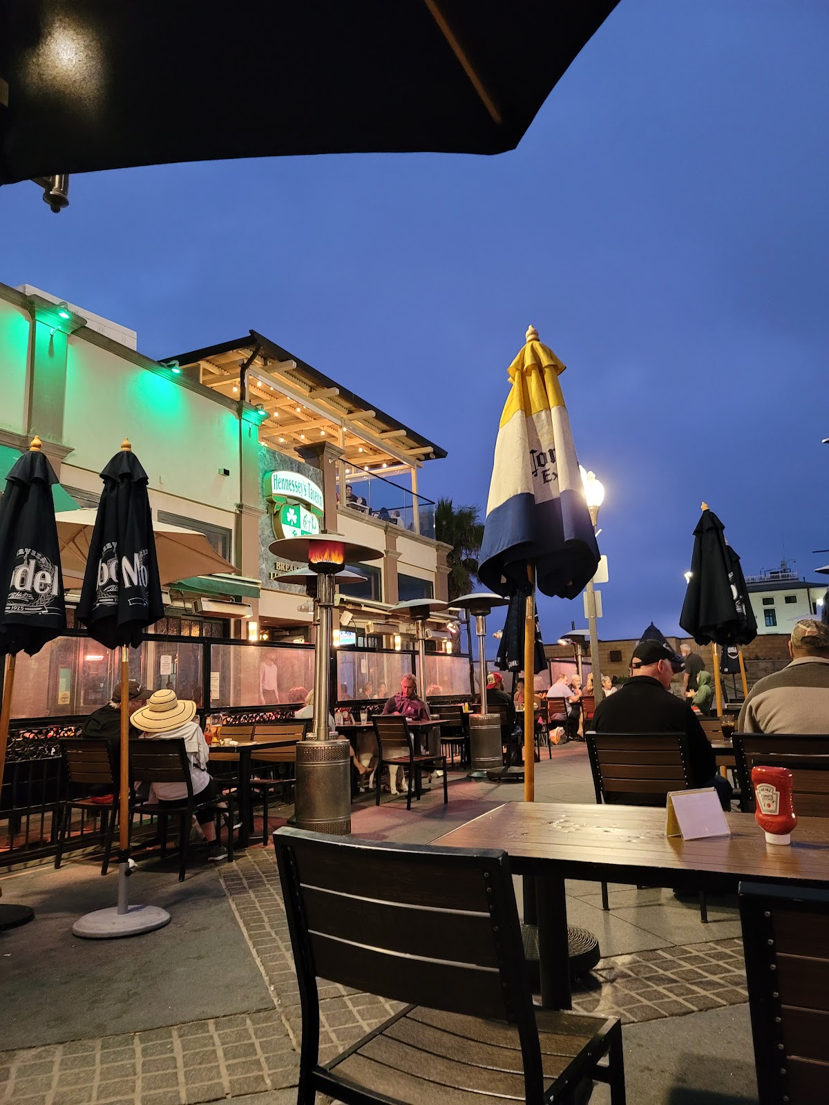 Hennessey's Tavern Hermosa Beach