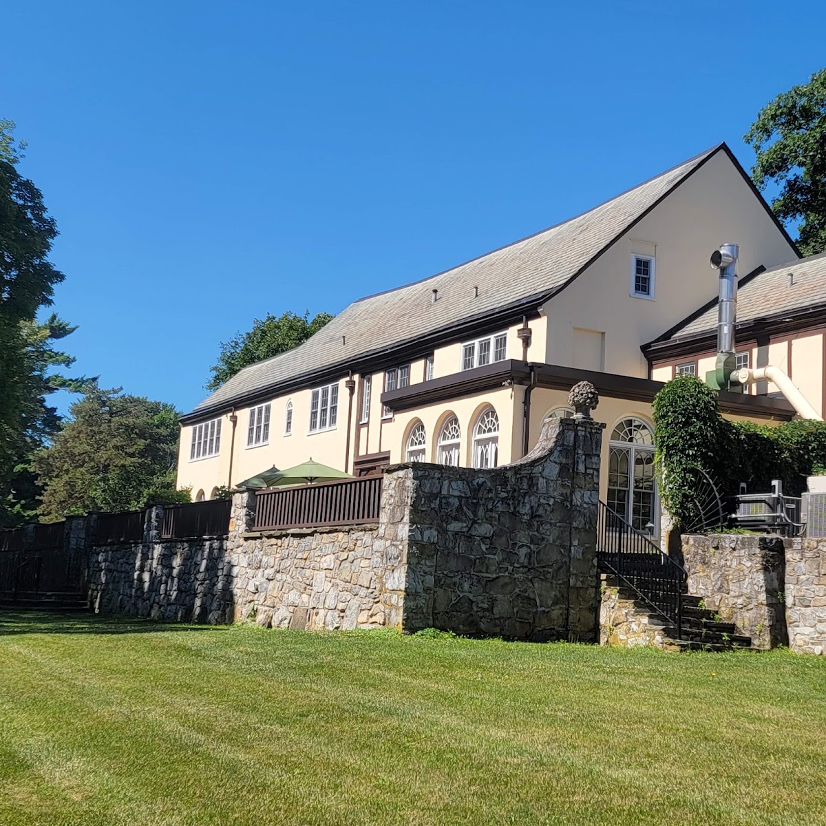 Surrey-Williamson Inn