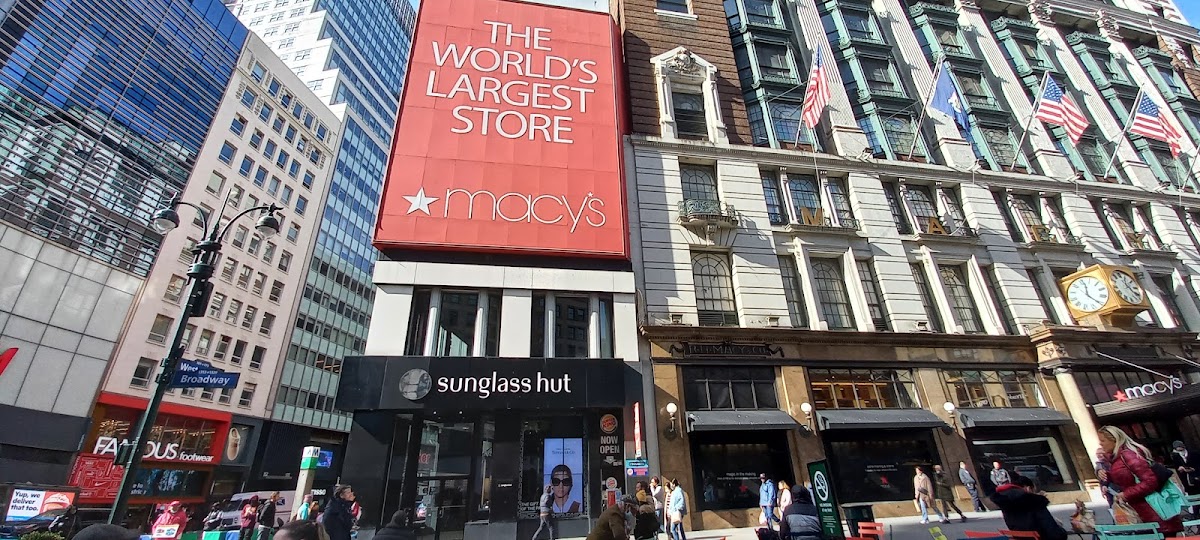 Macy's Holiday Square