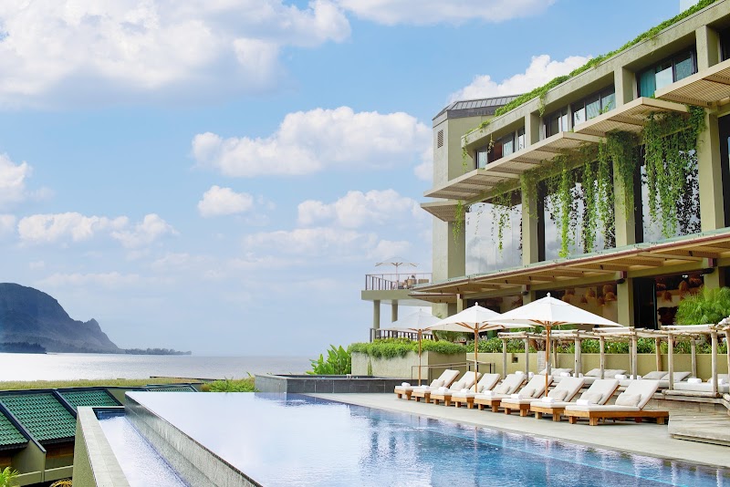 1 Hotel Hanalei Bay, Princeville — eco-luxury resort with an infinity pool overlooking Hanalei Bay on Kauaʻi's North Shore