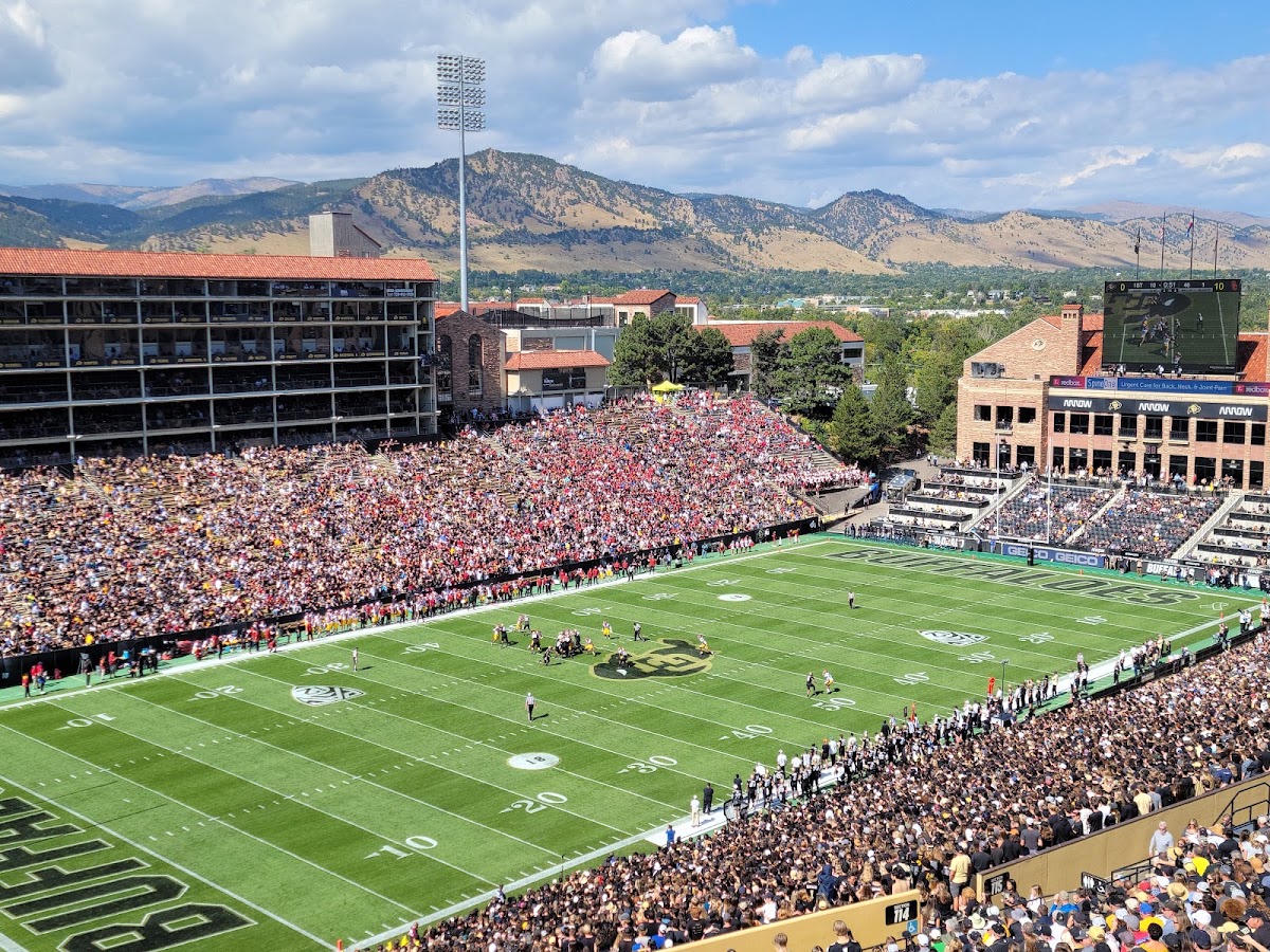 CU Boulder Guide (2026): Best Restaurants, Bars & Hotels