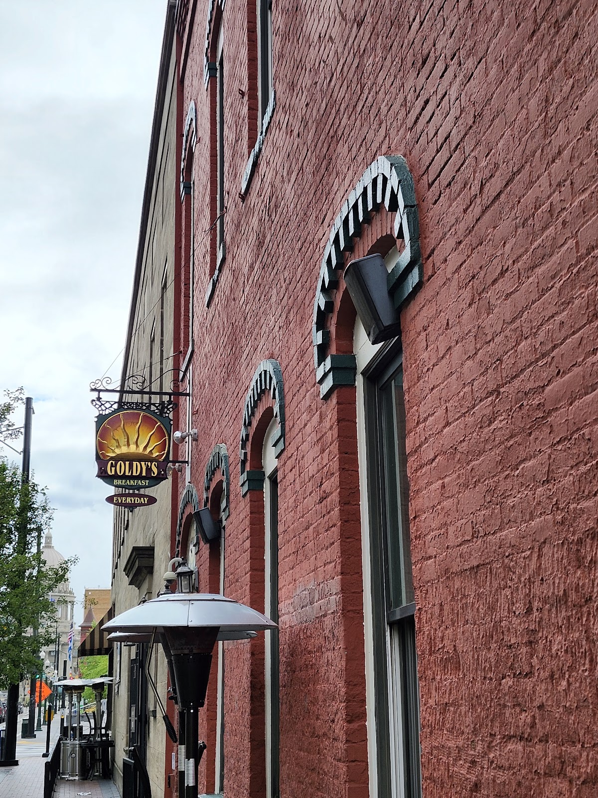 Goldy's Breakfast Bistro