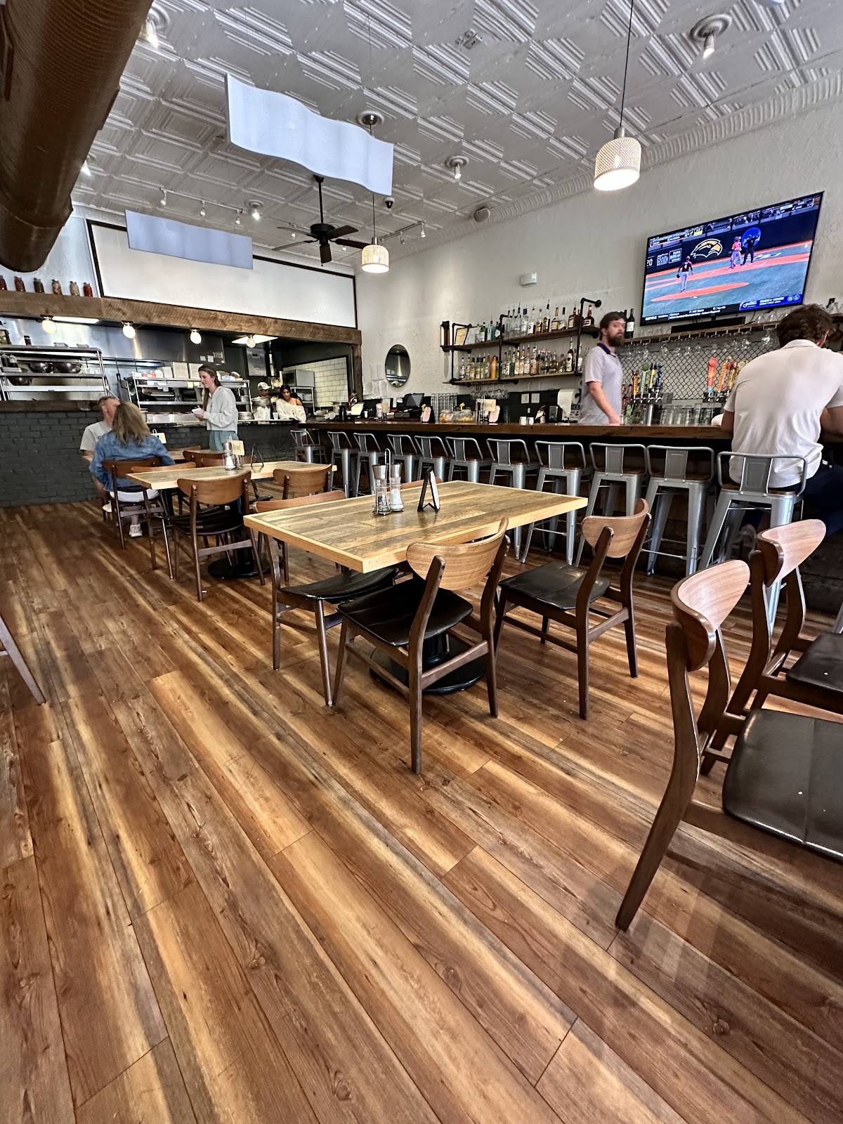 Evolve Kitchen + Table