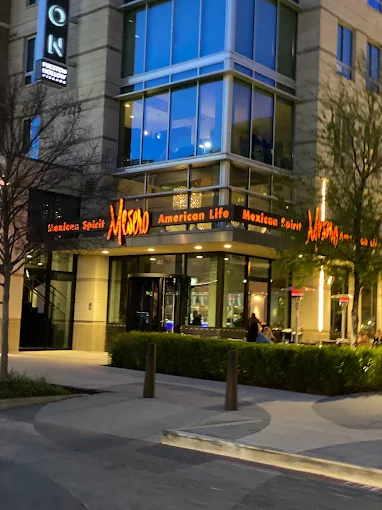 Mesero Preston Hollow Village