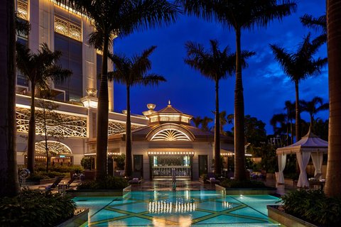 Dim Sum Days & Neon Nights: My Macau Adventure