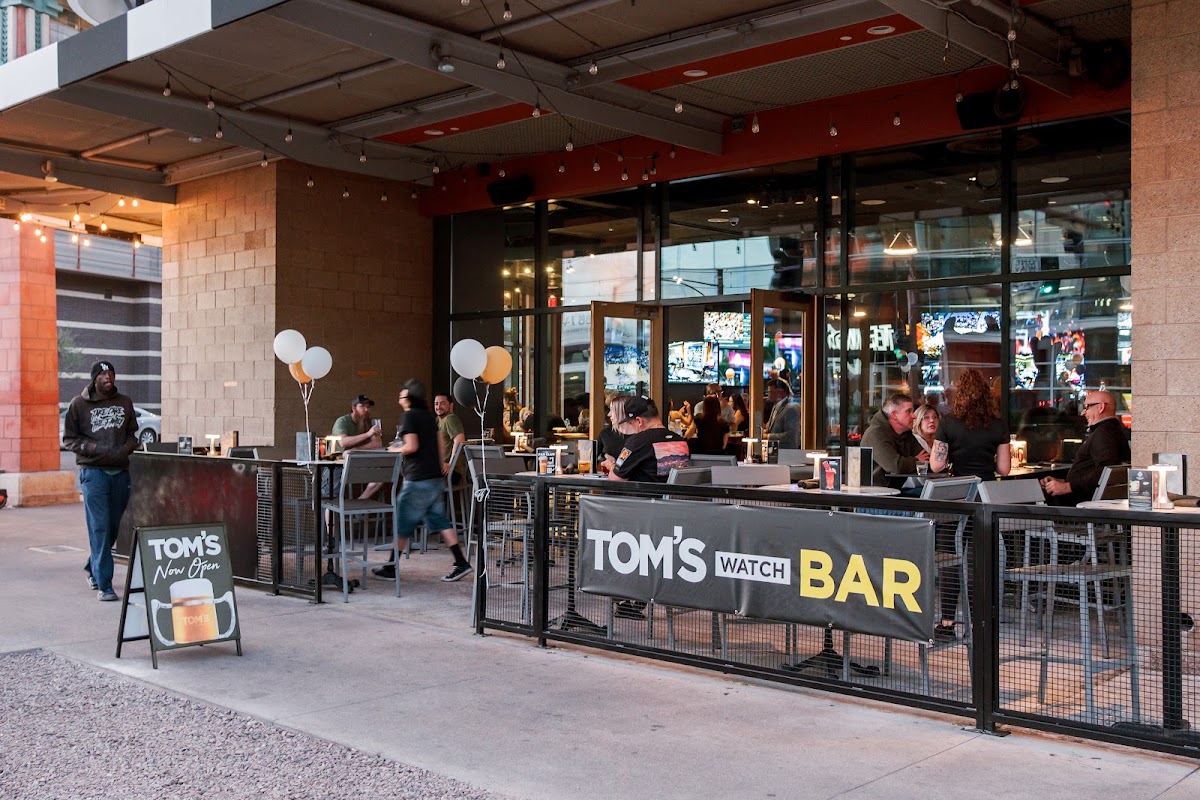 Tom's Watch Bar