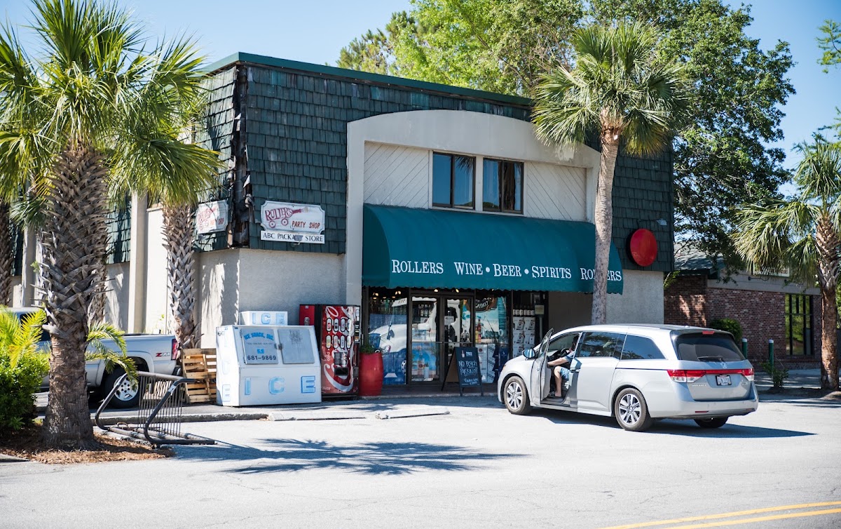 Roller's Wine & Spirits Coligny Plaza