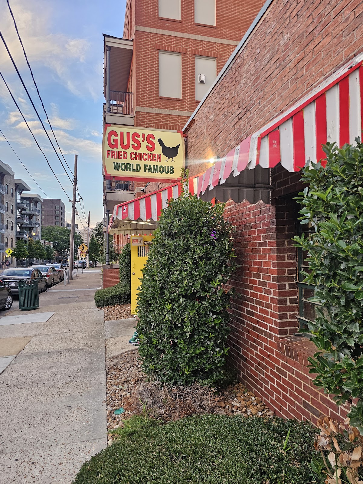 Gus's World Famous Fried Chicken