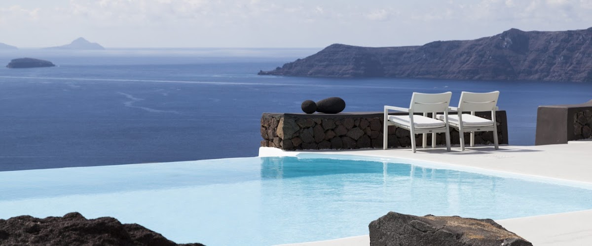 Aenaon Villas — intimate whitewashed villa wedding venue in Imerovigli, Santorini with caldera views, ideal for elopements and capacity for 30 guests