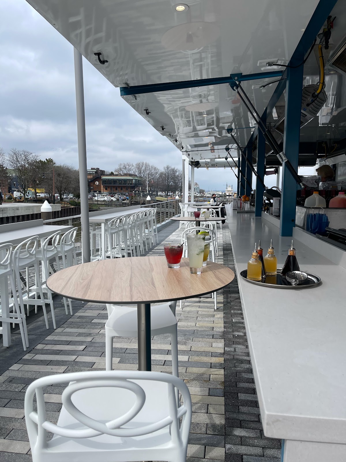 Barca Pier & Wine Bar