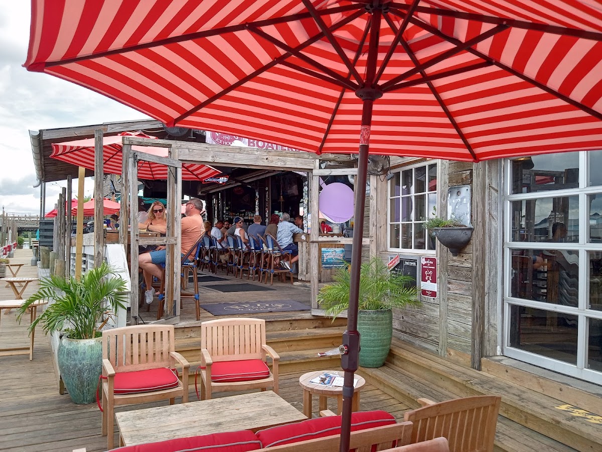 Red's Ice House