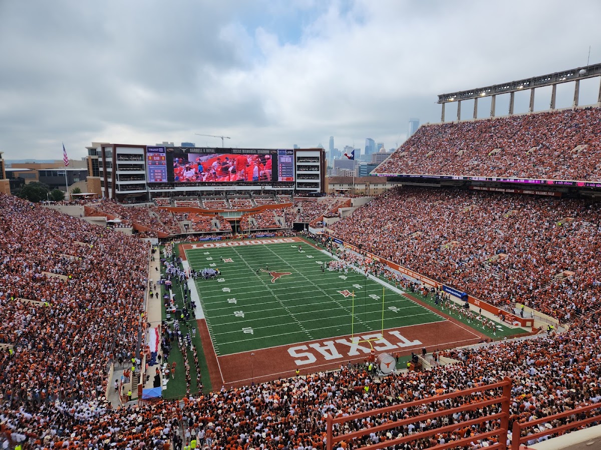 UT Austin Guide: Where to Eat, Drink & Stay Near Campus