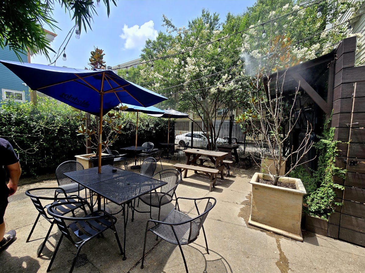 Avenue Pub