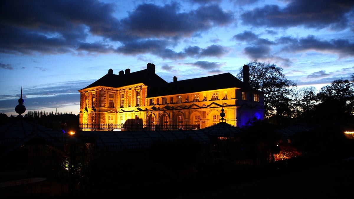 Château de Vallery — historic Condé-family Renaissance and classical château wedding venue under 90 minutes from Paris, with grand salons and park, capacity for 200 guests