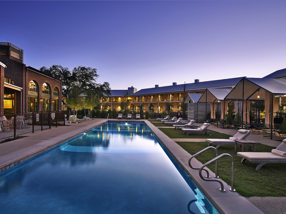 Cavalry Court, Valencia Hotel Collection
