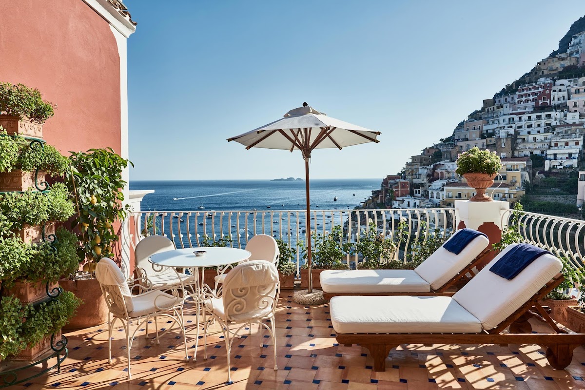 Le Sirenuse — legendary 5-star boutique wedding hotel in Positano with a sea-facing terrace and Michelin-starred La Sponda, capacity for 150 guests