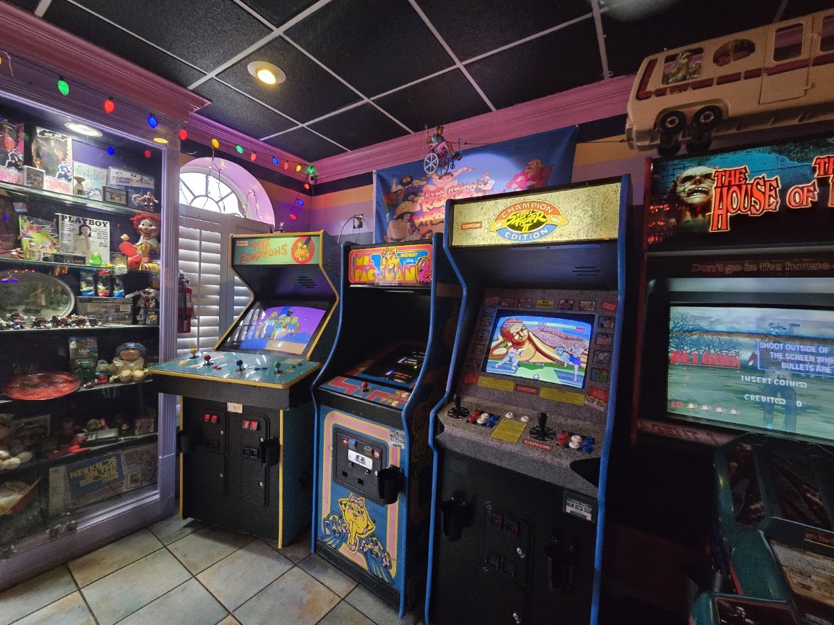 Pinky & Clyde's Arcade Bar