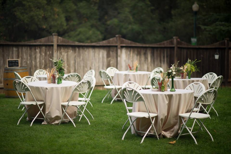 Villa Chanticleer — city-owned Healdsburg wedding venue in Sonoma County with full-bar permitted, oak-tree ceremony sites, Mayacamas mountain views, capacity 250