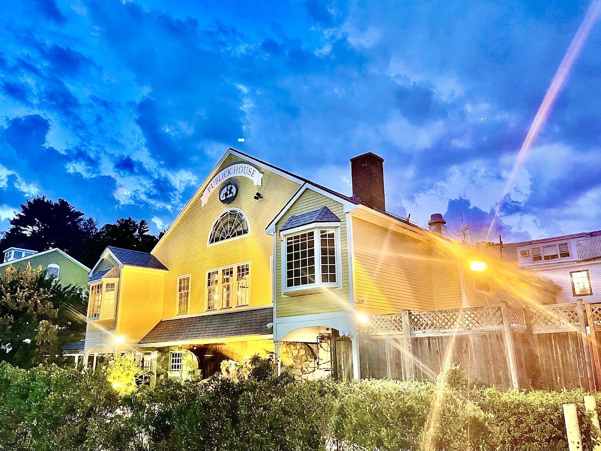 Publick House Historic Inn