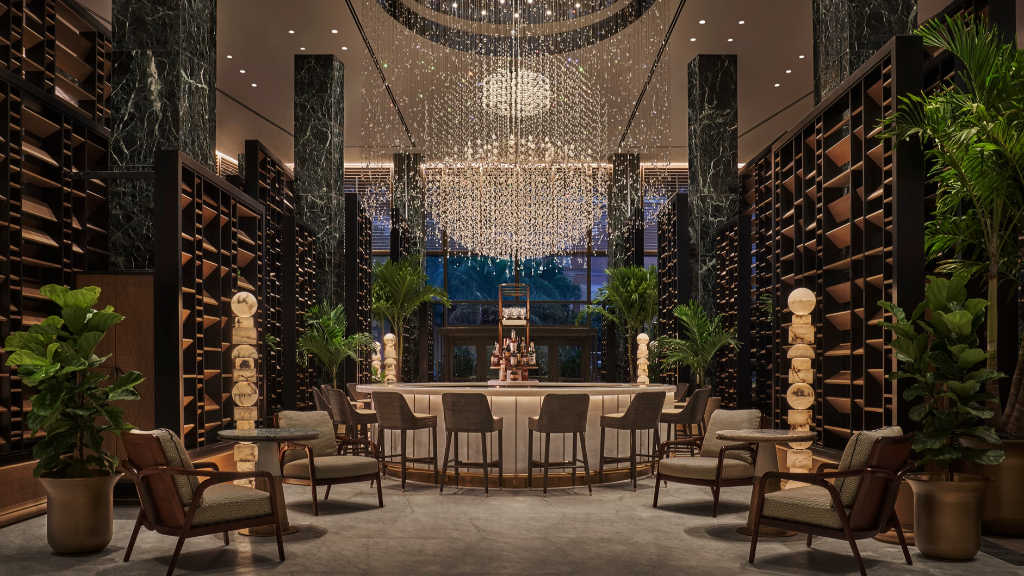 Chandelier Bar at Four Seasons