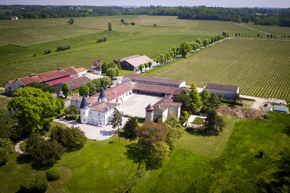 Château de Seguin — grand Bordeaux wine estate wedding venue 20 minutes from the city with expansive grounds and event-ready reception space for 200 guests