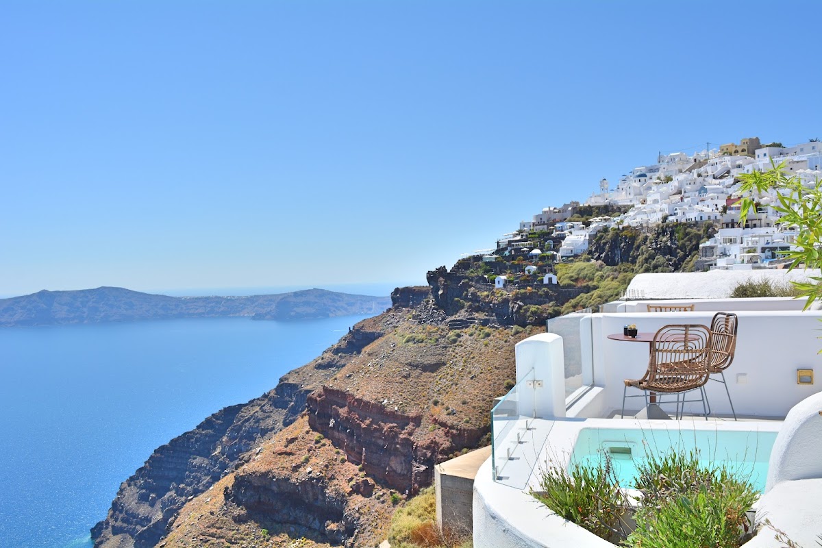 Cocoon Cave Suites Santorini