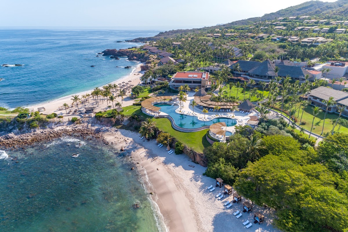 Four Seasons Resort Punta Mita — 5-star beach resort on a private 1,500-acre peninsula in Riviera Nayarit with two Jack Nicklaus golf courses and capacity for 400 guests